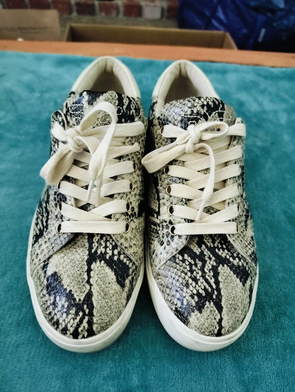 Sam Edelman Sneaker Gray/Black Python Snakeskin Print, Size 9